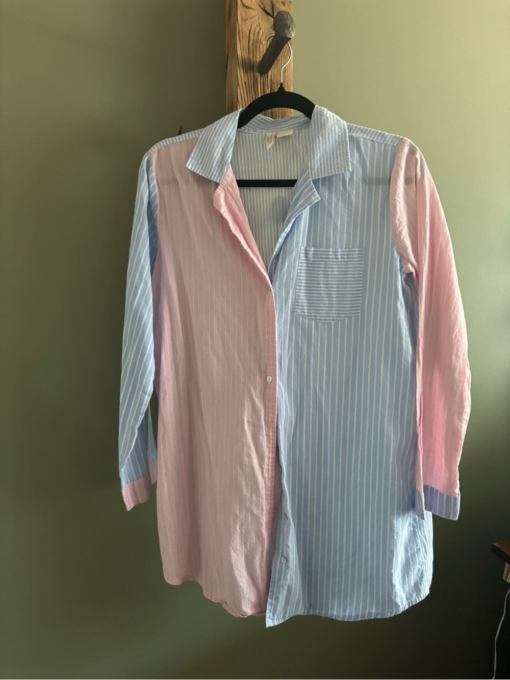 131.) Cynthia Rowley / Cotton / Lightweight / Button Down